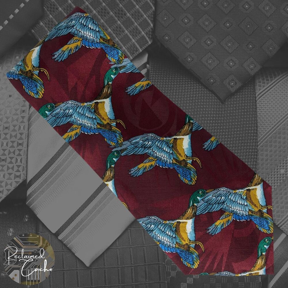 Flying Ducks Tie